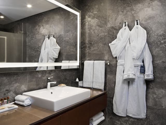 Superior Room, 1 King Bed, City View