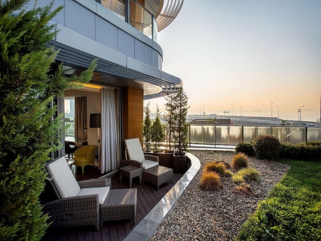Suite, Balcony, Garden View
