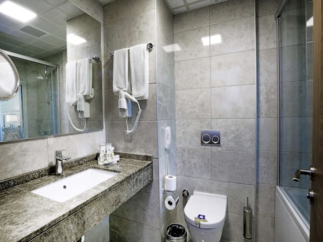 Deluxe Room, 1 King Bed, Non Smoking, Bathtub