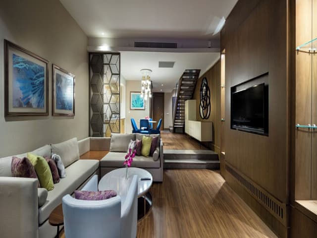 Villa Pool Access