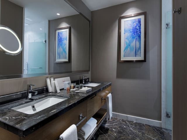 Villa Pool Access