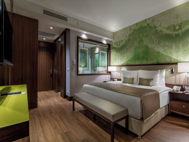 Garden Suite Pool Access