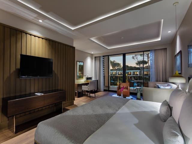 Villa Pool Access