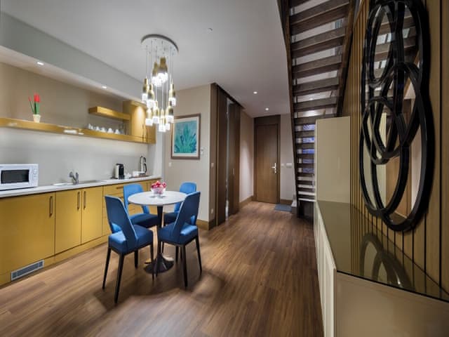 Villa Pool Access