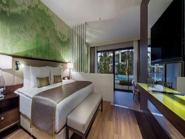Garden Suite Pool Access