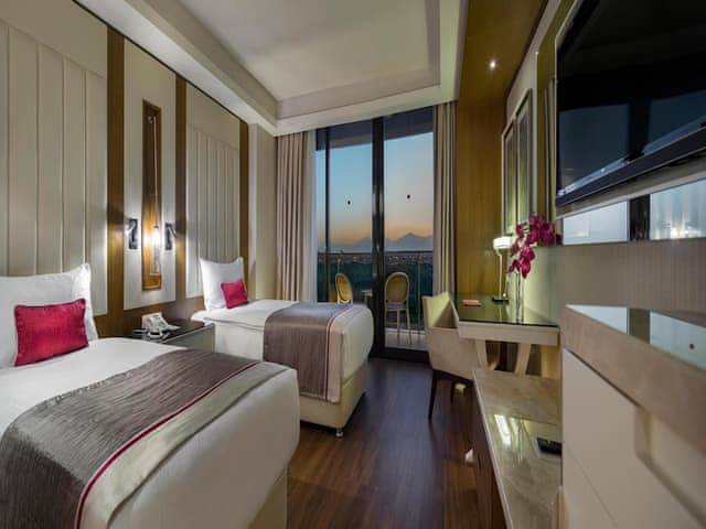 Family Suite Land View