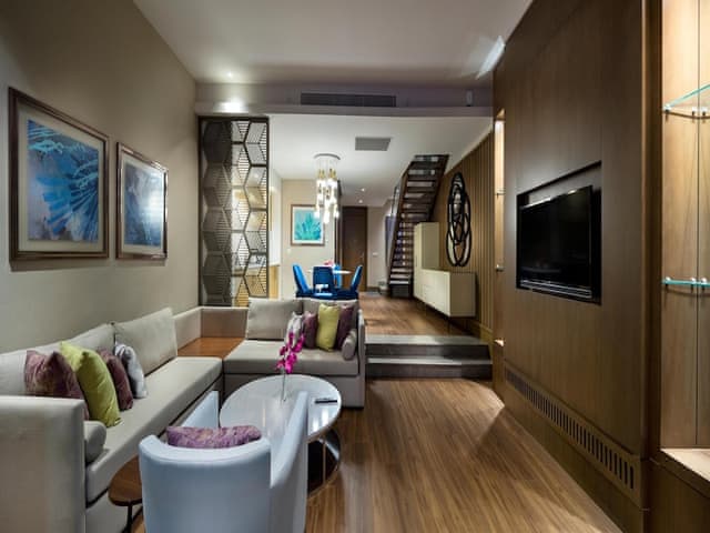 Villa Pool Access