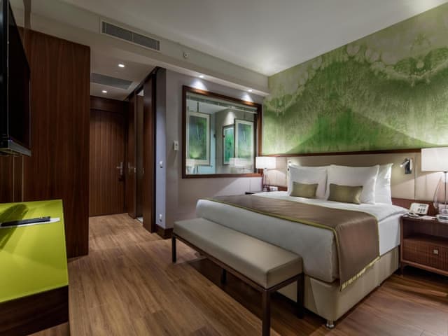 Garden Suite Pool Access