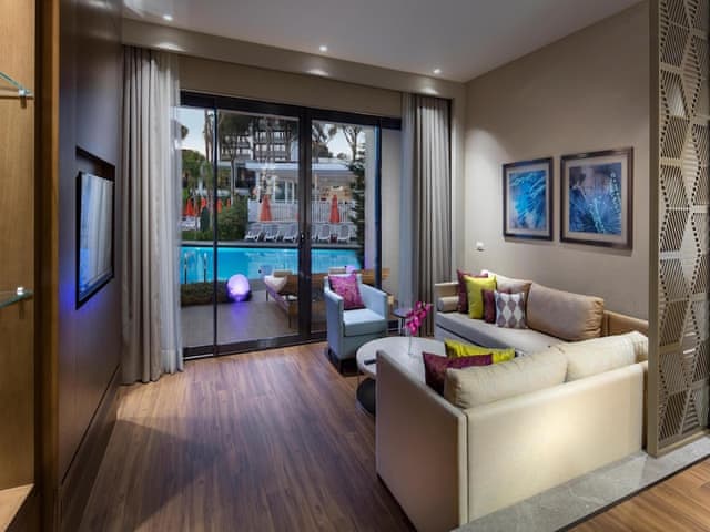 Villa Pool Access