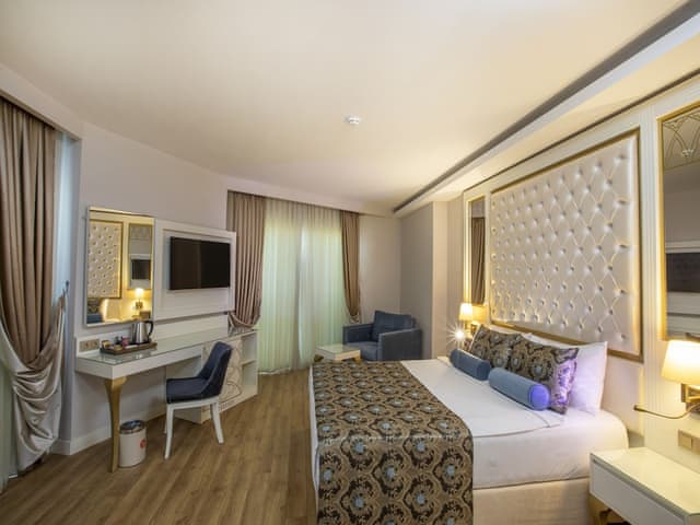 Family Room, 2 Bedrooms