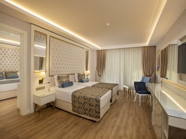 Family Room, 2 Bedrooms, 2 Bathrooms