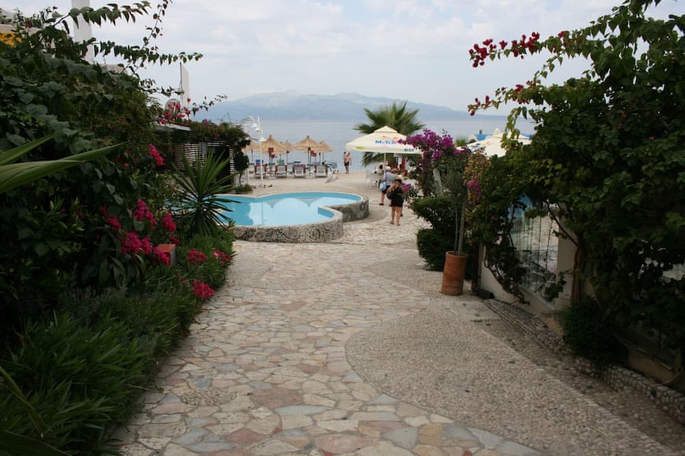 Photo 10
