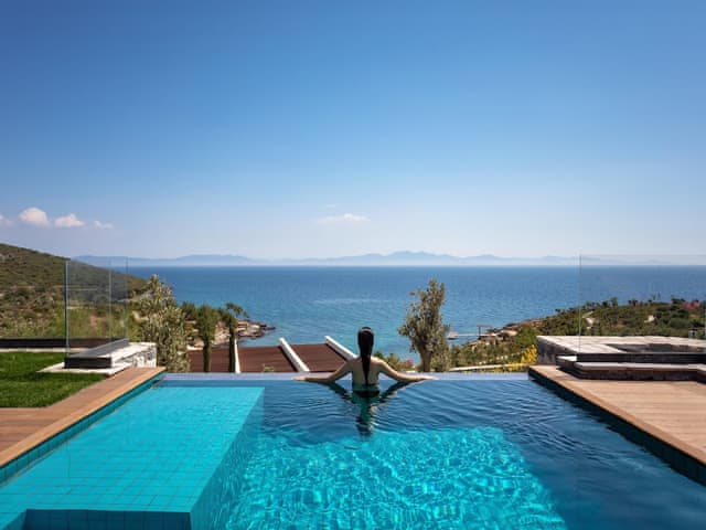 Master Suite with Pool Sea View