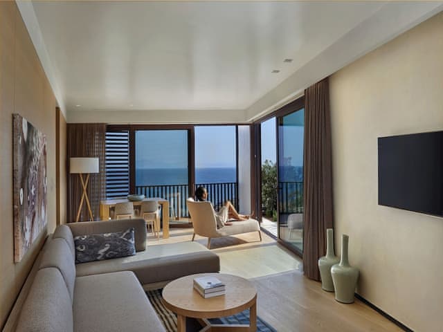 Master Suite with Pool Sea View