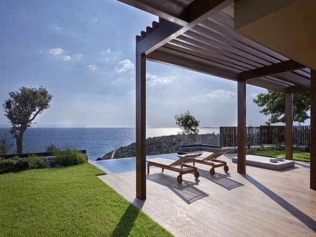 Ridge Terrace with Pool Sea View
