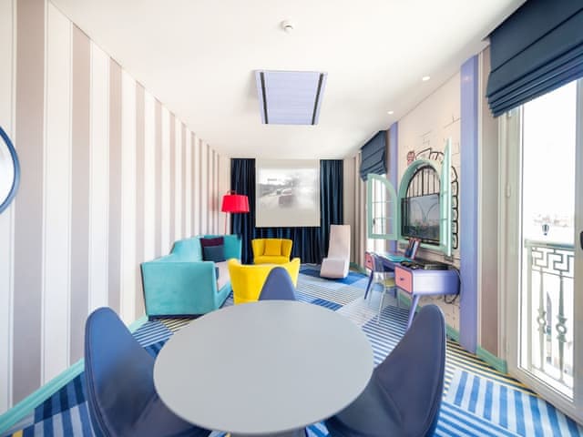 Suite, 1 King Bed, Terrace