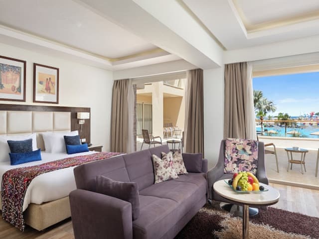 Junior Suite with Pool View