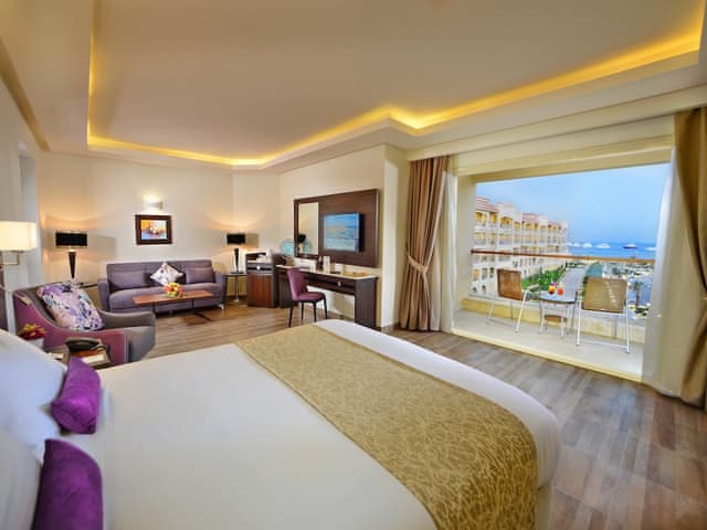 Junior Suite with Pool View