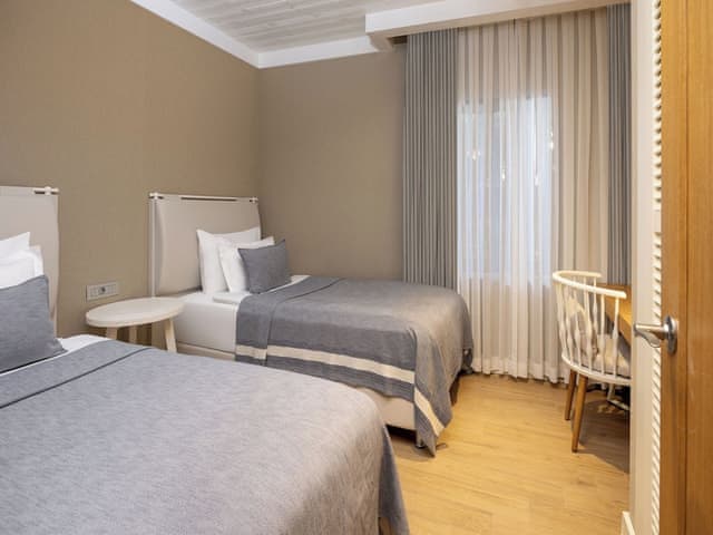 Swim-up Deluxe Family Suite