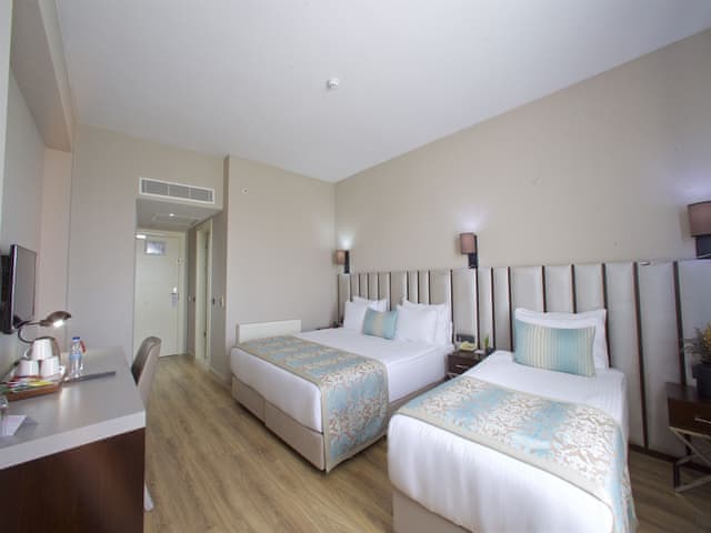 2 Twin Bed Smoking Room