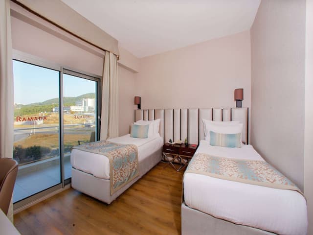 2 Twin Bed Smoking Room