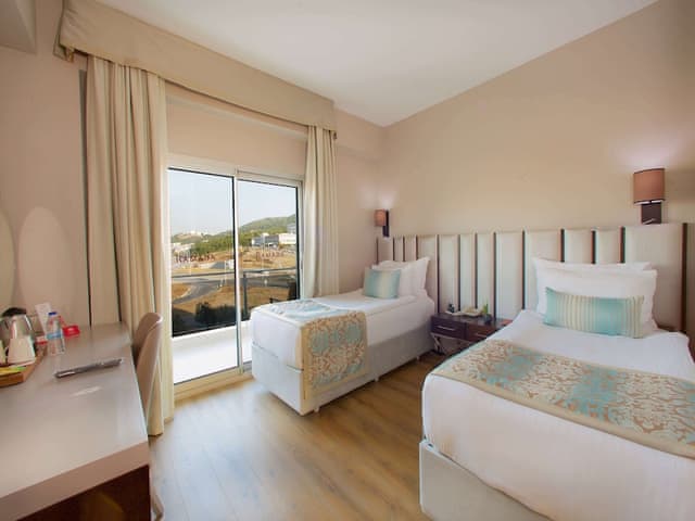 2 Twin Bed Smoking Room