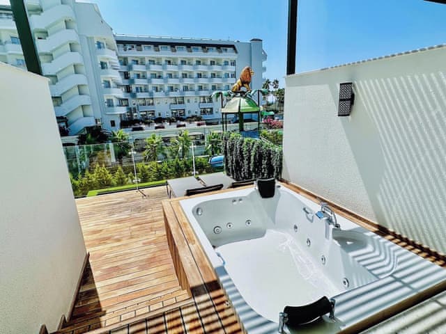 Standard Room, Jetted Tub, Partial Sea View