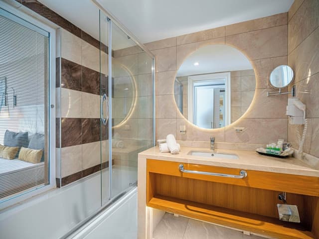 Family Room, 2 Bedrooms