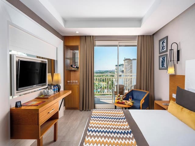 Family Room, 2 Bedrooms