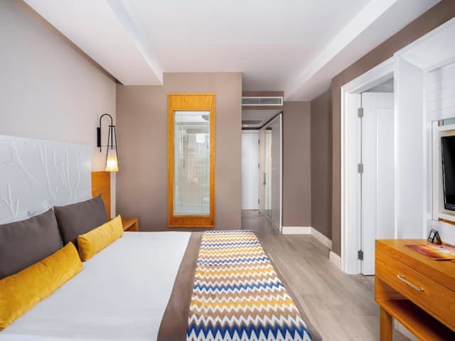 Family Room, 2 Bedrooms