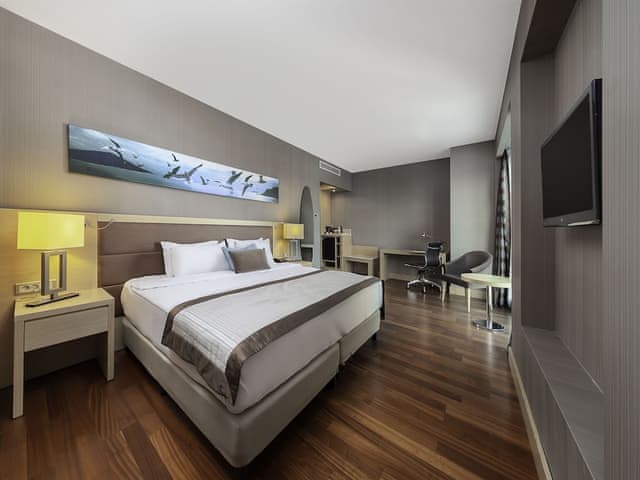 Club Room, 1 Bedroom, City View