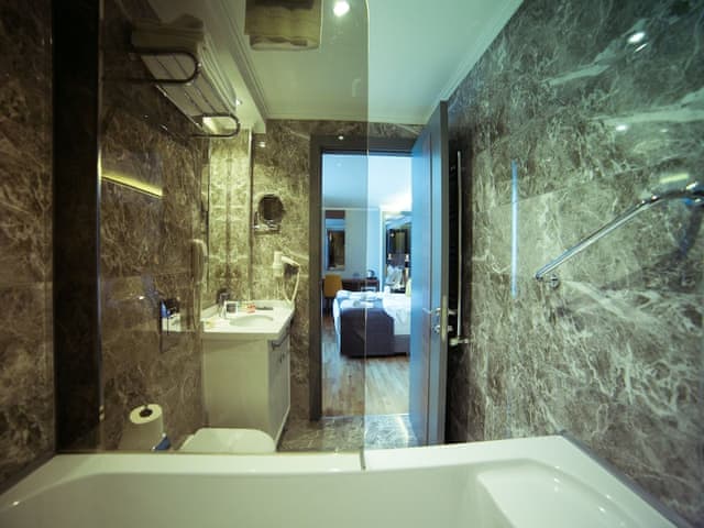 Junior Suite, Jetted Tub