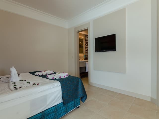 Standard Room, Partial Sea View