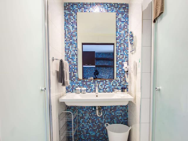 Suite, Corner