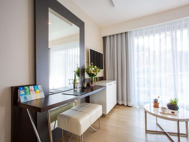 Suite, Corner
