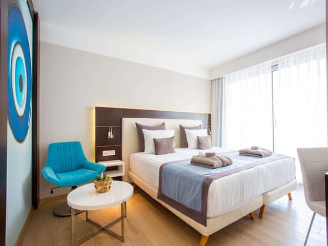 Suite, Corner