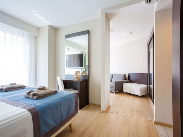 Suite, Corner