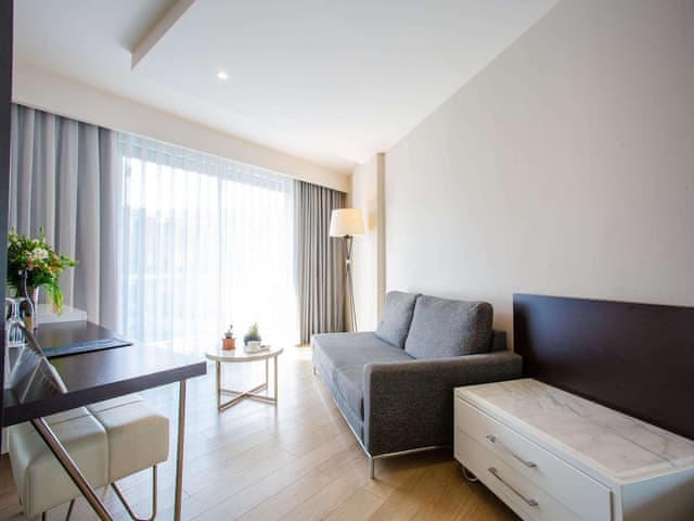 Suite, Corner