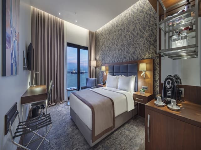 Standard Room, 1 Queen Bed, Sea View
