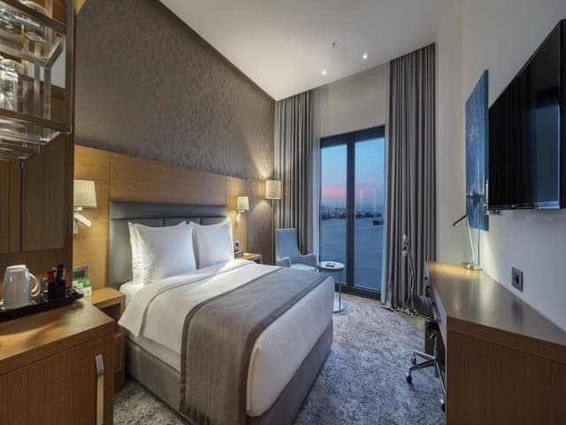 Standard Room, 1 Queen Bed, Sea View