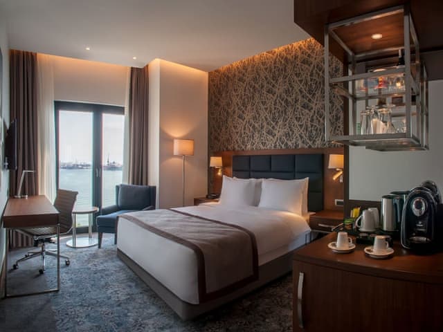 Standard Room, 1 Queen Bed, Sea View
