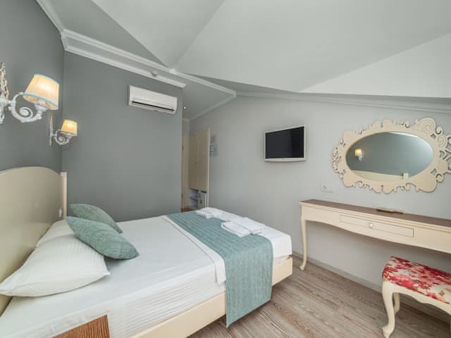 Superior Room with Balcony Garden or Pool View