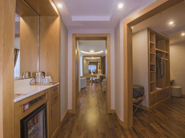 Suite, 1 King Bed, Non Smoking