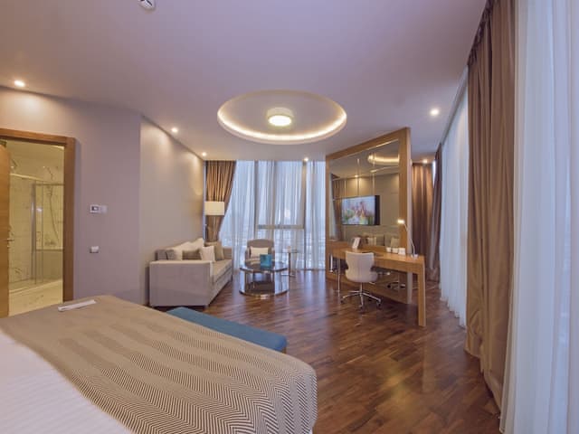 Suite, 1 King Bed, Non Smoking