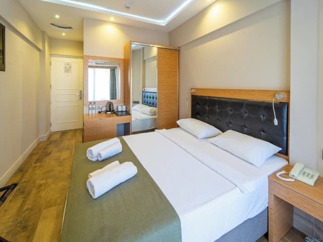Standard Double or Twin Room (Land View)