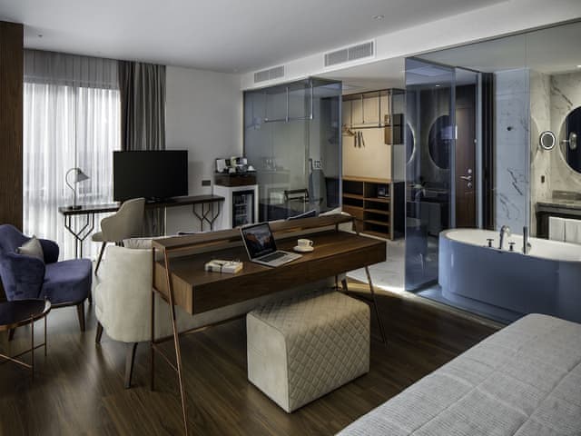 Suite, Corner (Golden Horn View)