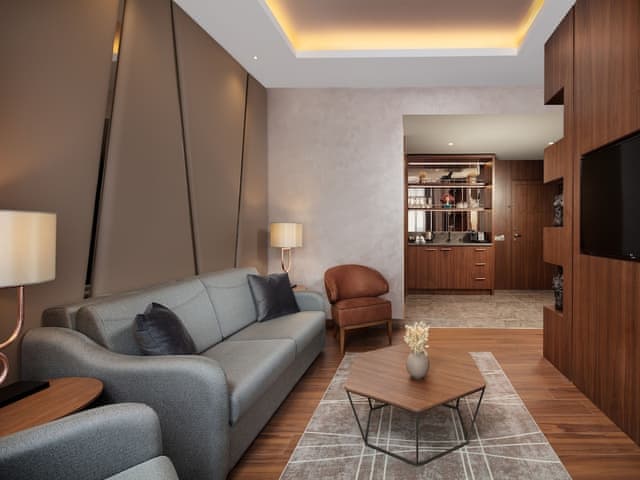 Suite, Multiple Beds, Hot Tub (Kitchen)