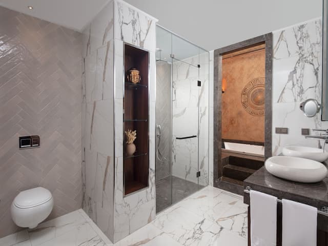 Suite, Multiple Beds, Hot Tub (Kitchen)