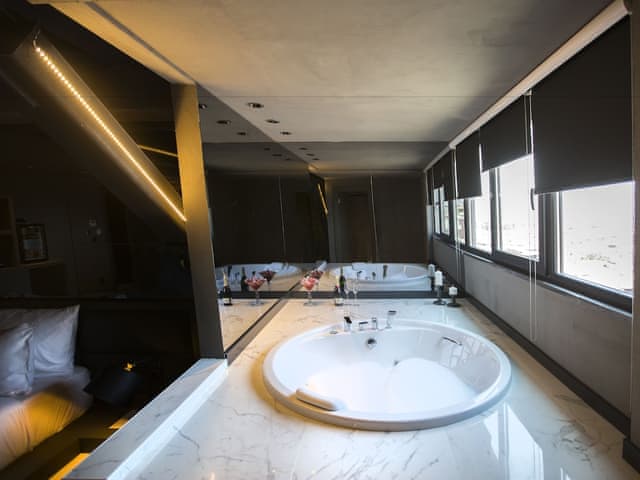Junior Suite, Jetted Tub