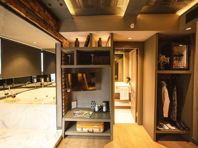 Junior Suite, Jetted Tub